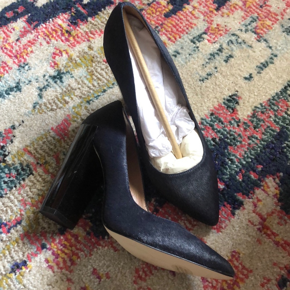 Renvy navy calf hair Caleigh cupped heel pump sz 7
